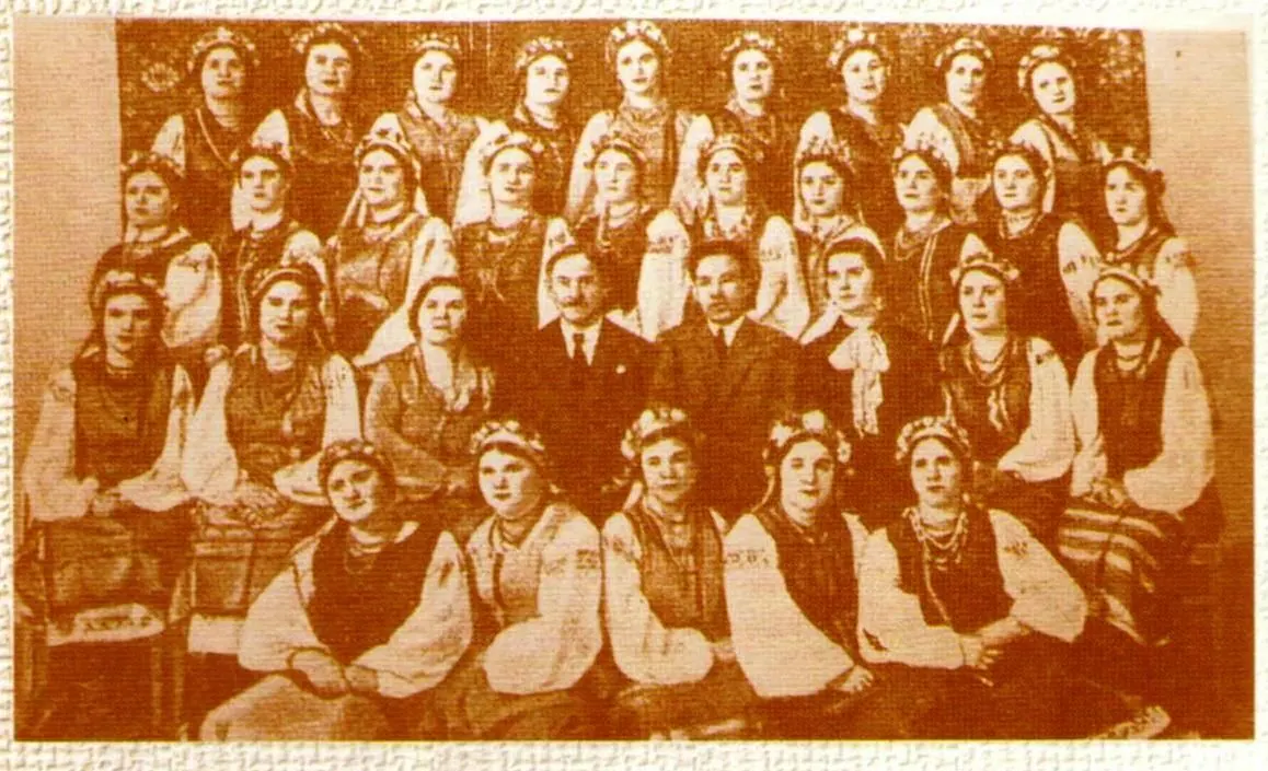 A 1936 archival photograph of the ZhinKhorAns ensemble in Moscow